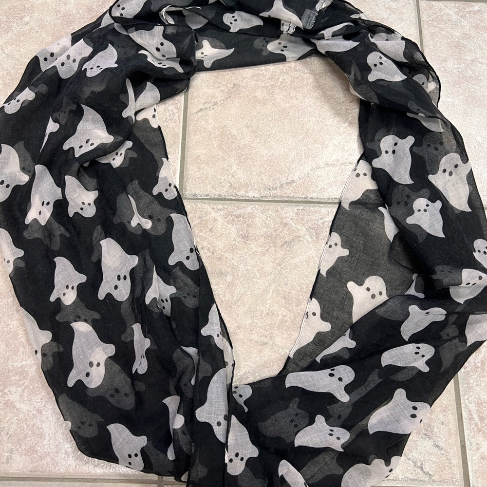 Boutique Ghost Pattern Black And White Infinity S… - image 1